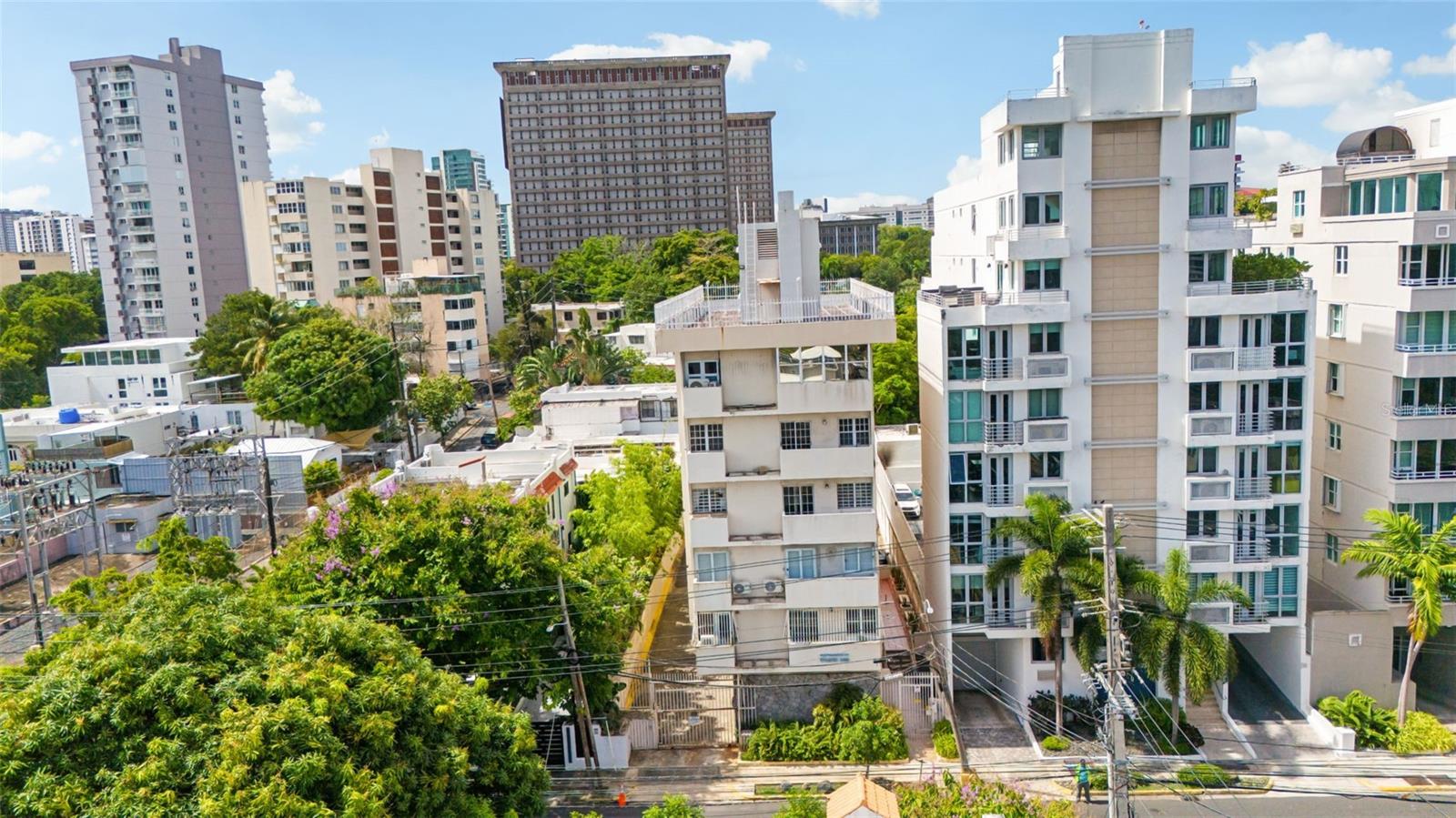 Stylish City Retreat in Condado
1 Bed • 1 Bath • 543 Sq. Ft.
Where tranquility meets the heart of Condado—your perfect escape awaits. This charming apartment is tucked away on the serene outskirts of Condado, offering a peaceful retreat without sacrificing convenience. Just moments away, you’ll find yourself immersed in the vibrant energy of the city, surrounded by its cafés, restaurants, boutiques, and beautiful beaches.
Step inside and discover a thoughtfully designed layout that makes the most of its cozy living space, creating a warm and welcoming atmosphere to come home to. With the added convenience of one covered parking space and internet service included, comfort and practicality go hand in hand.
Whether you’re looking for a serene hideaway close to it all, or a connected lifestyle in one of San Juan’s most desirable neighborhoods, this apartment offers the best of both worlds.