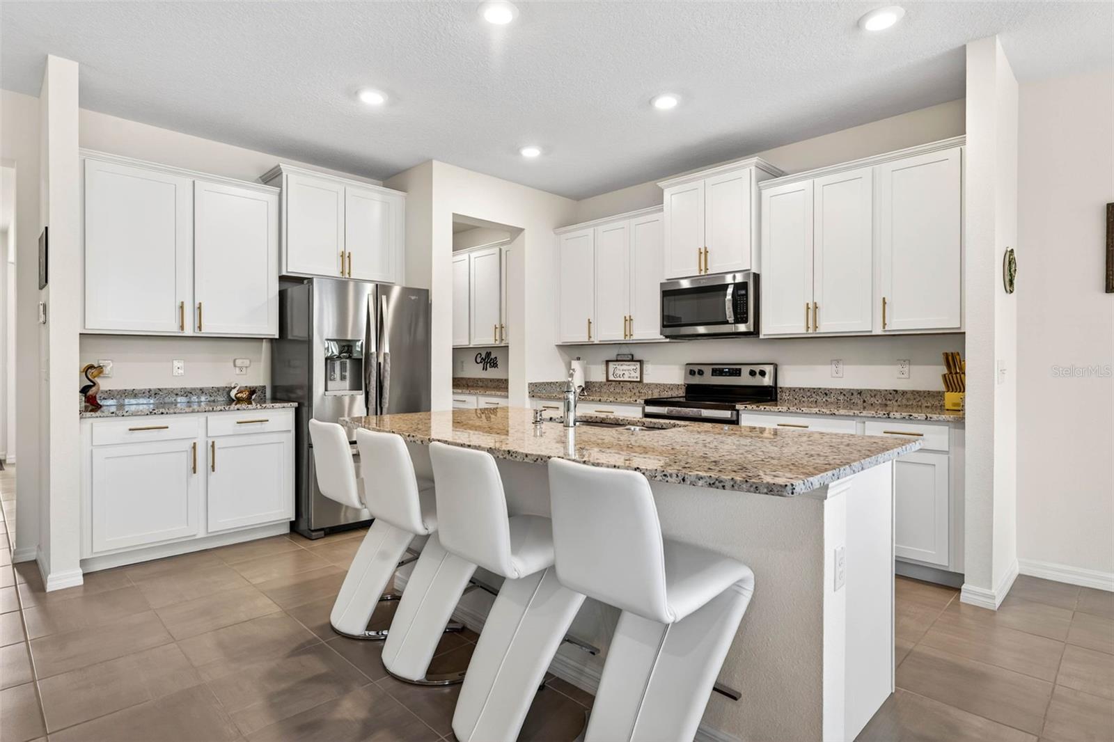 16946 OVAL RUM DRIVE