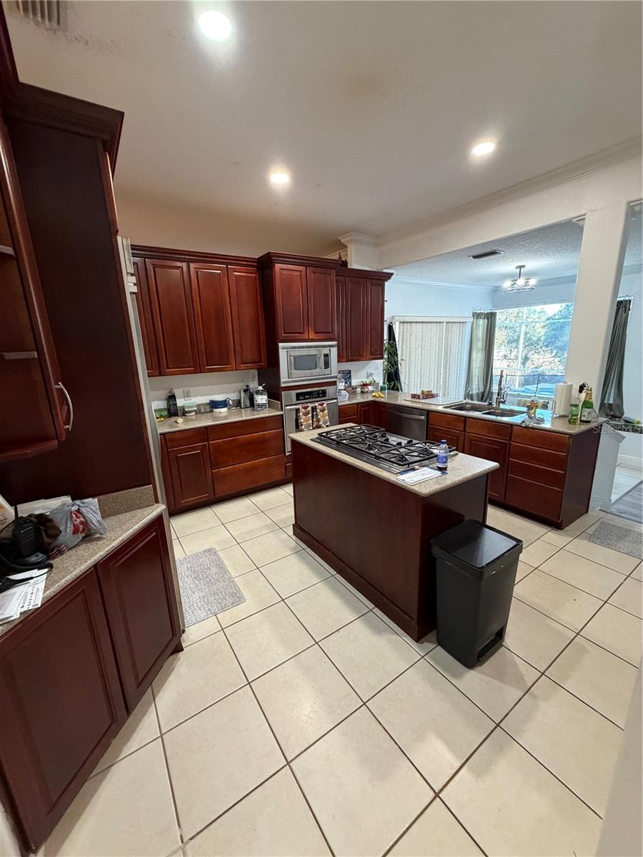 OAK HILLS - Residential