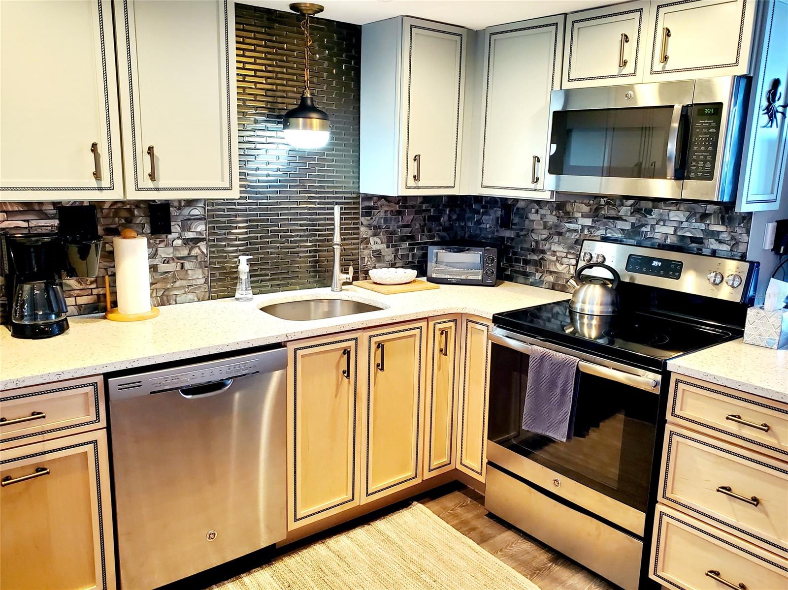 Pelican - Residential