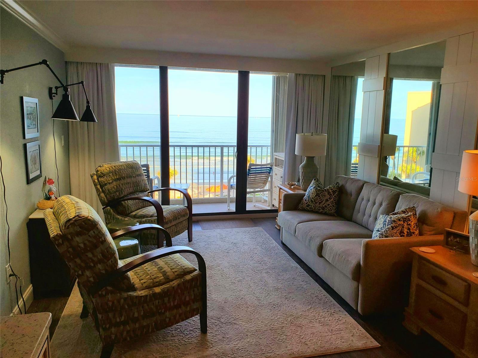 Pelican - Residential