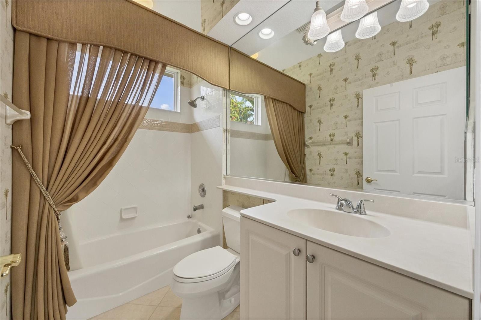 UNIVERSITY PARK COUNTRY CLUB - Residential