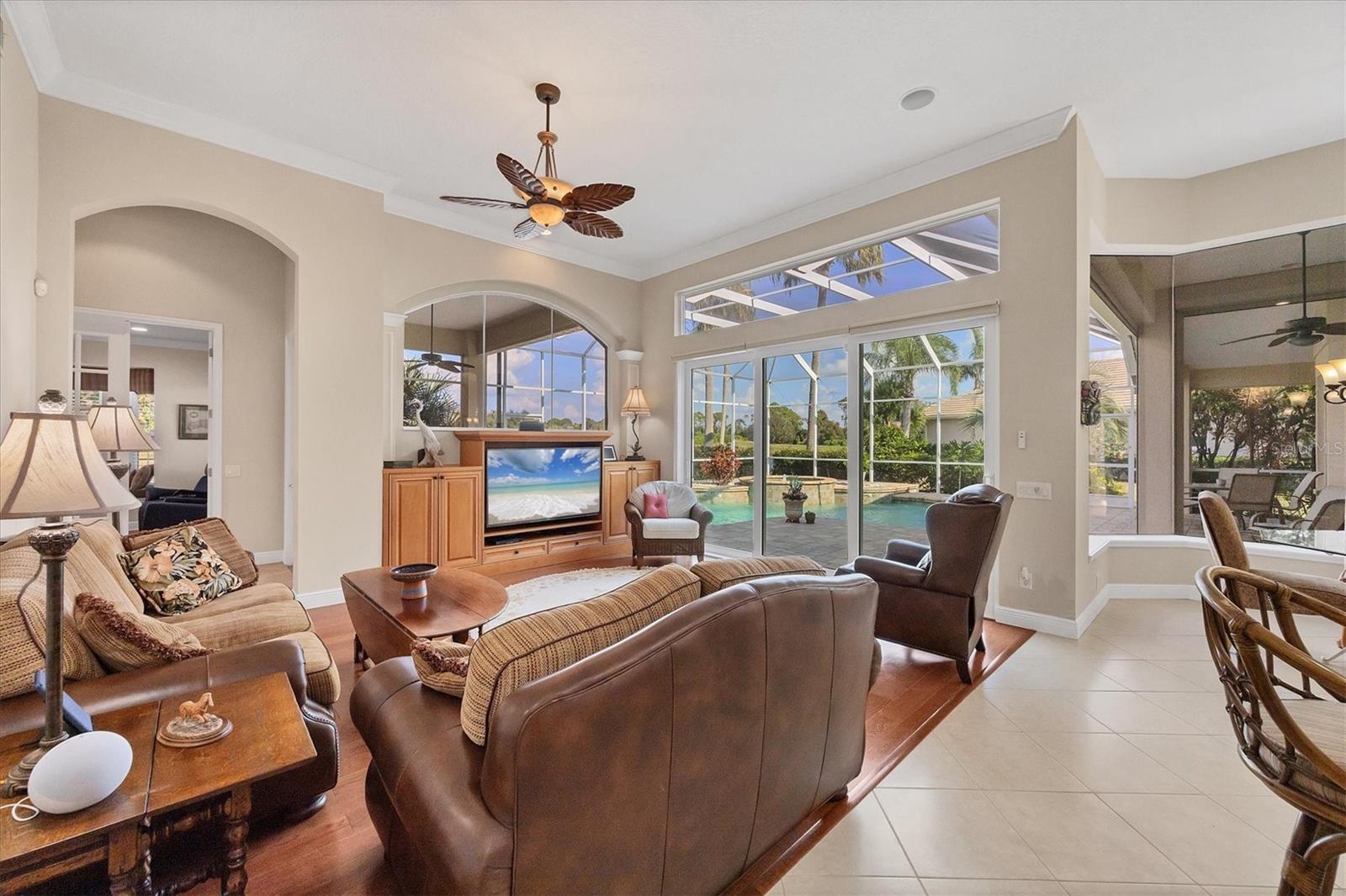 UNIVERSITY PARK COUNTRY CLUB - Residential