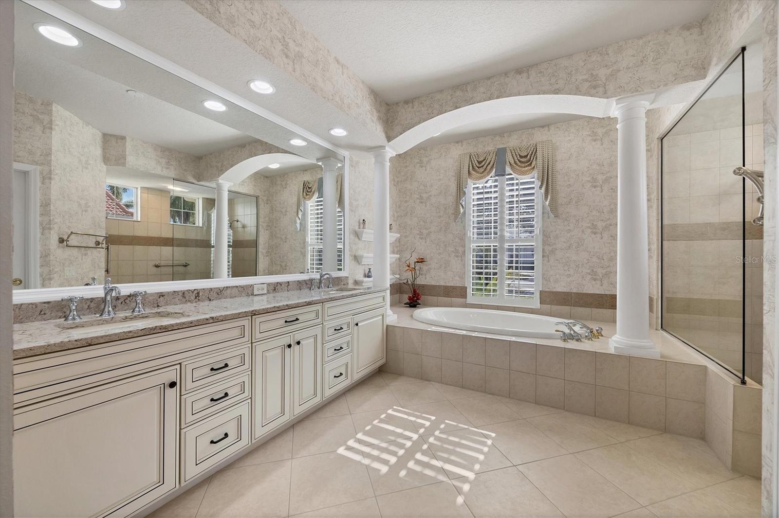 UNIVERSITY PARK COUNTRY CLUB - Residential