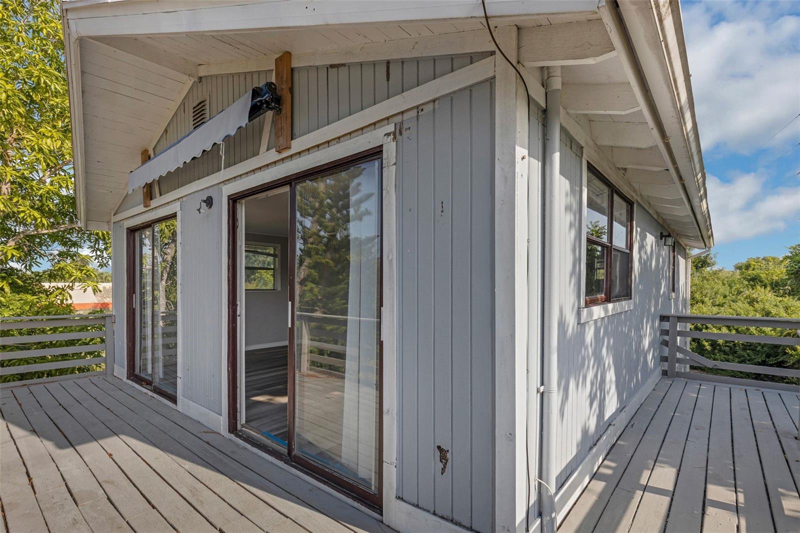 1561 LAUREL DRIVE
