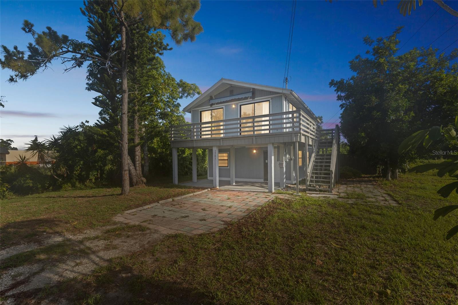 1561 LAUREL DRIVE
