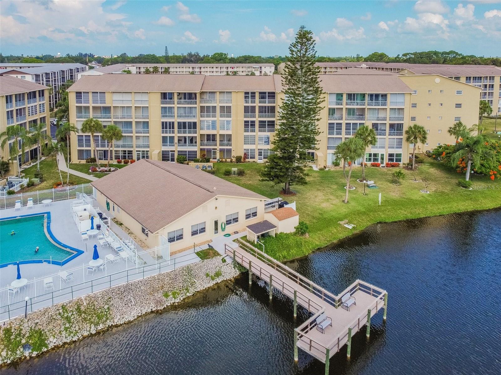 BAYSHORE ON THE LAKE - Residential