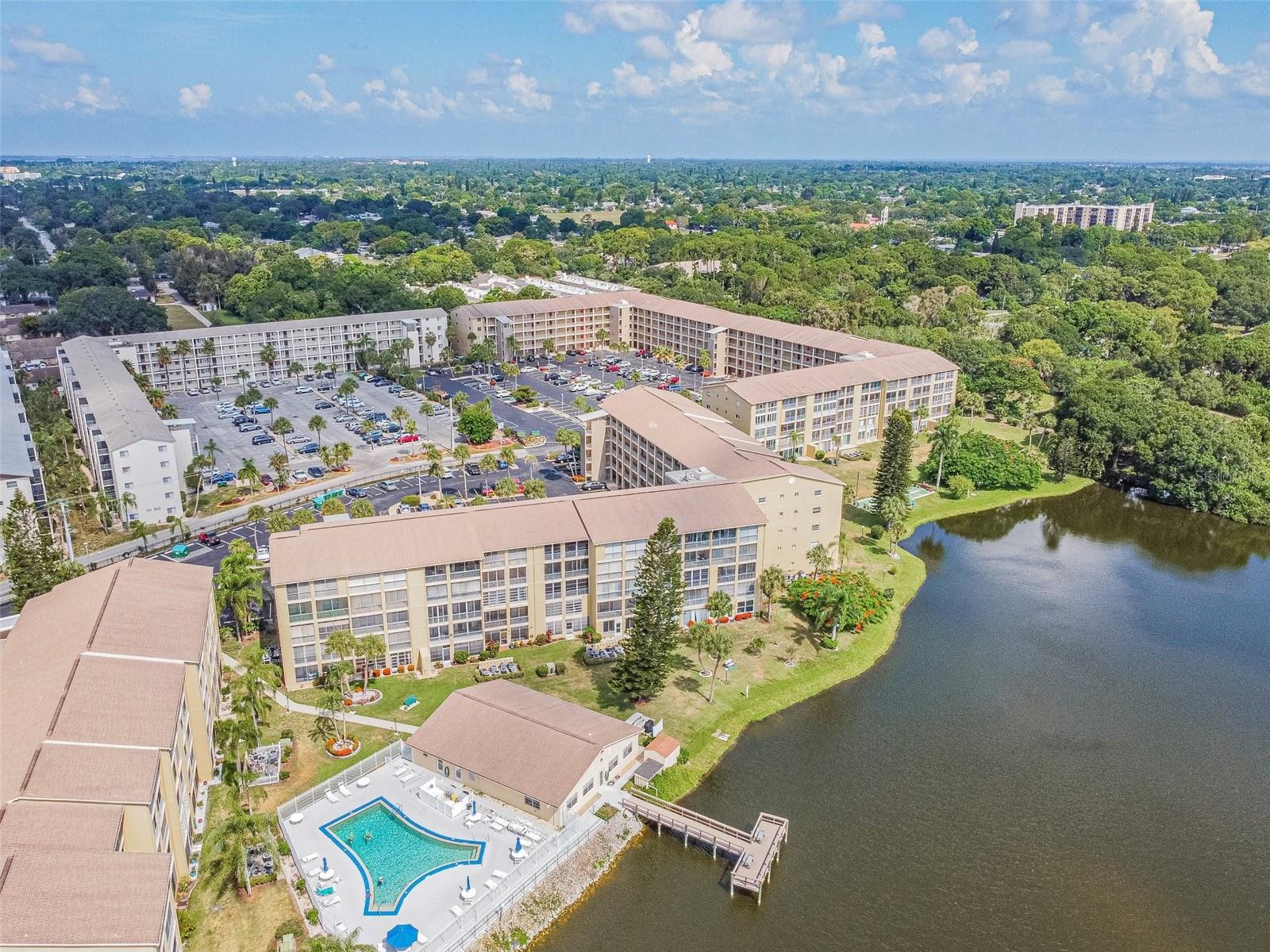 BAYSHORE ON THE LAKE - Residential