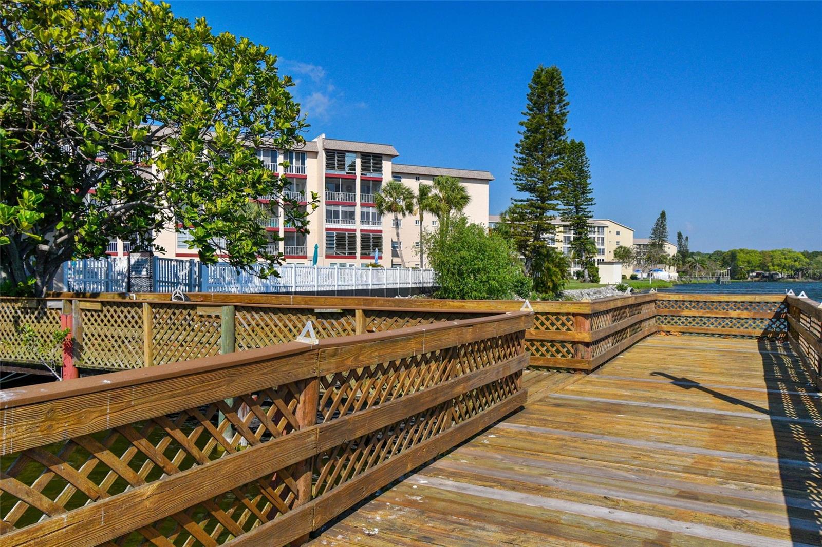 BAYSHORE ON THE LAKE - Residential