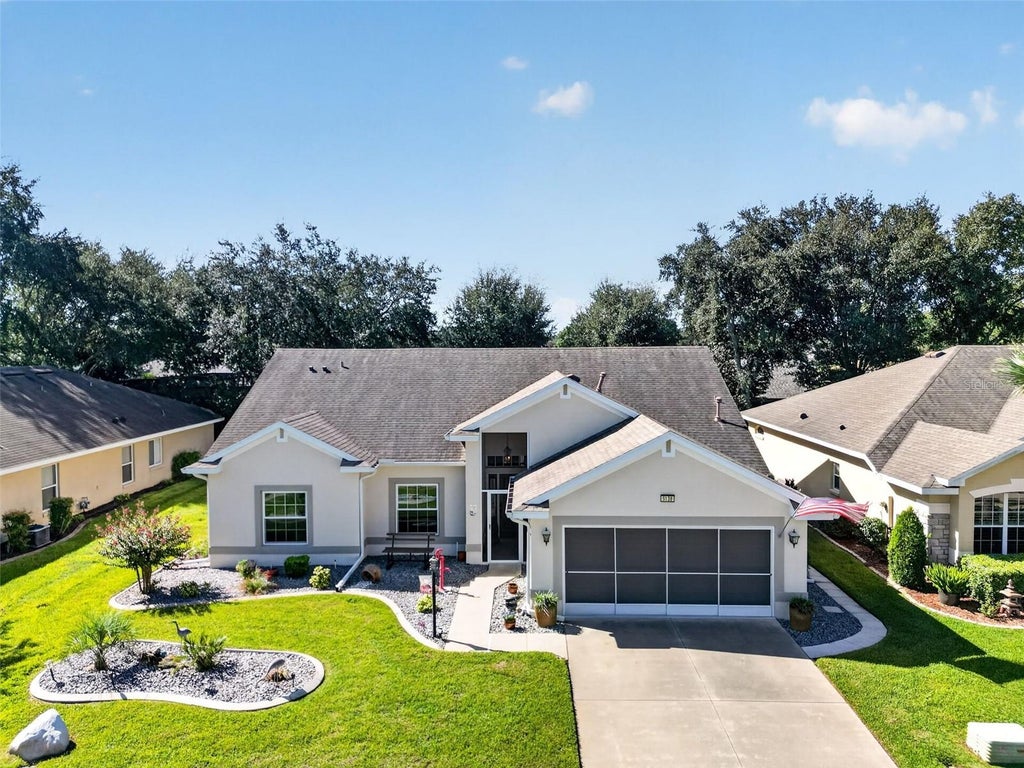 Photo of 5138 Aurora Drive, Leesburg, FL 34748 (MLS # G5117993)