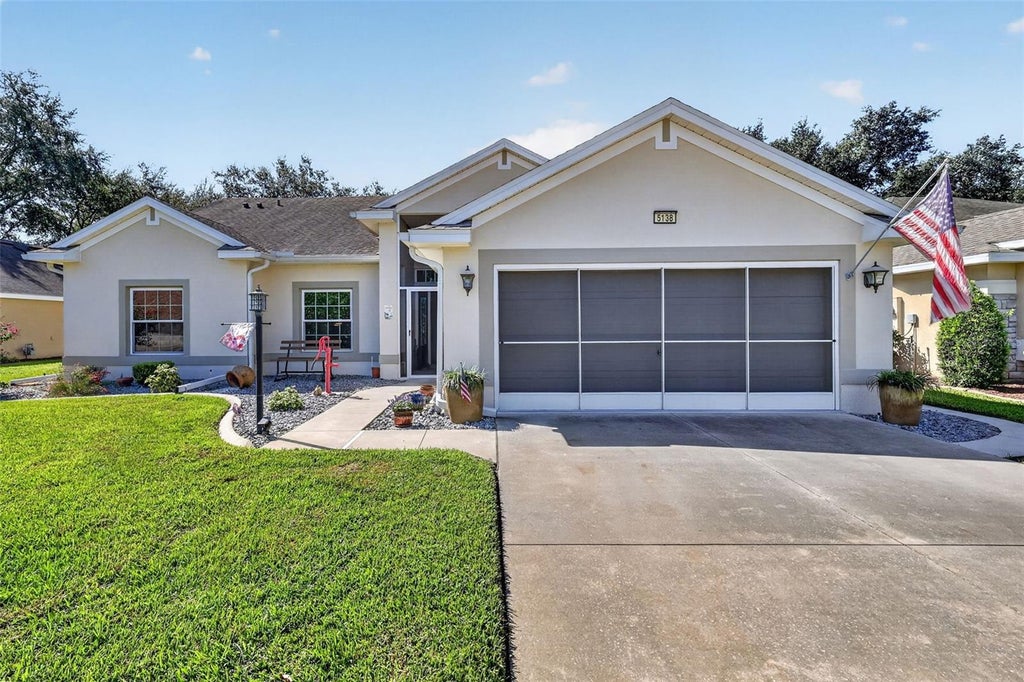 Photo of 5138 Aurora Drive, Leesburg, FL 34748 (MLS # G5117993)
