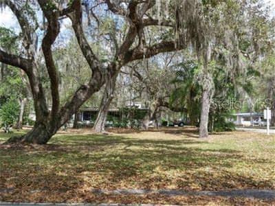 Photo of 101 Oak Boulevard, Wildwood, FL 34785 (MLS # G5113539)