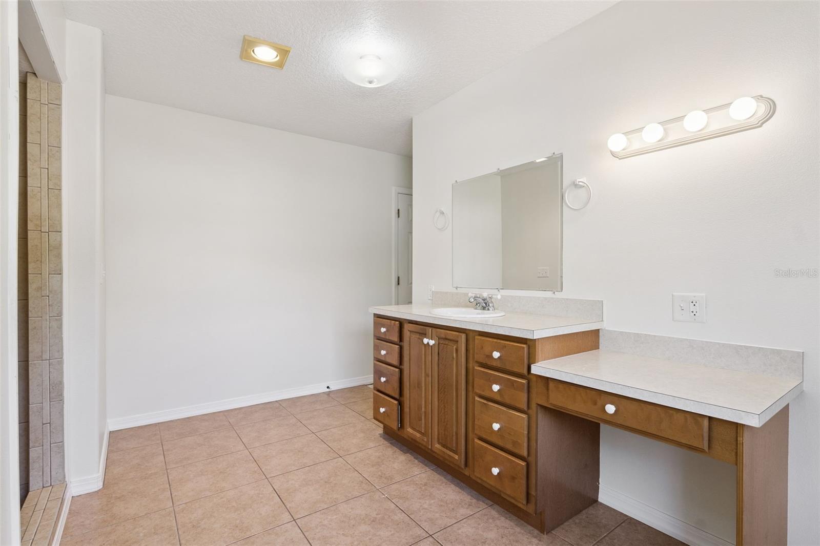 DOMMERICH HILLS - Residential