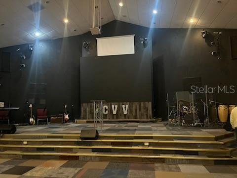 VILLAGE LAKEVILLE - Commercial Sale