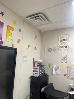 VILLAGE LAKEVILLE - Commercial Sale