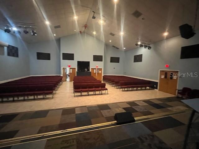 VILLAGE LAKEVILLE - Commercial Sale