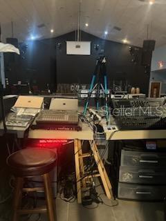 VILLAGE LAKEVILLE - Commercial Sale