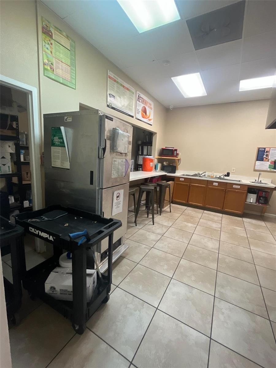 VILLAGE LAKEVILLE - Commercial Sale