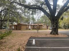 VILLAGE LAKEVILLE - Commercial Sale