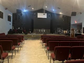 VILLAGE LAKEVILLE - Commercial Sale