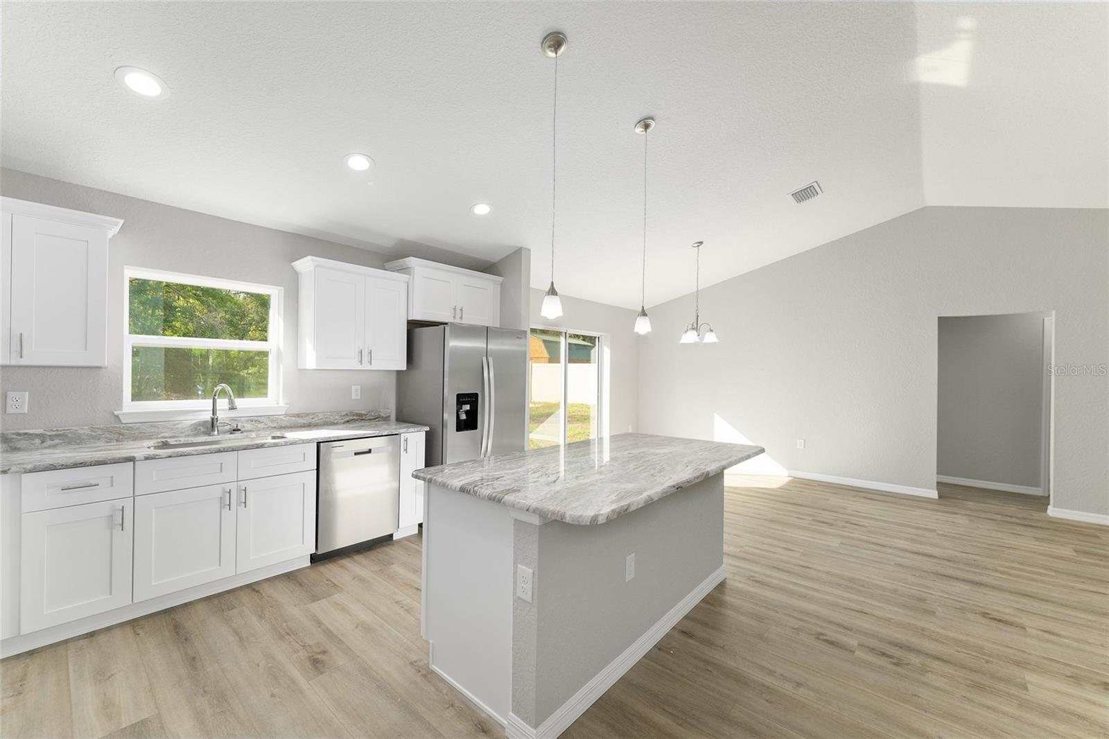 SILVER SPRINGS SHORES - Residential