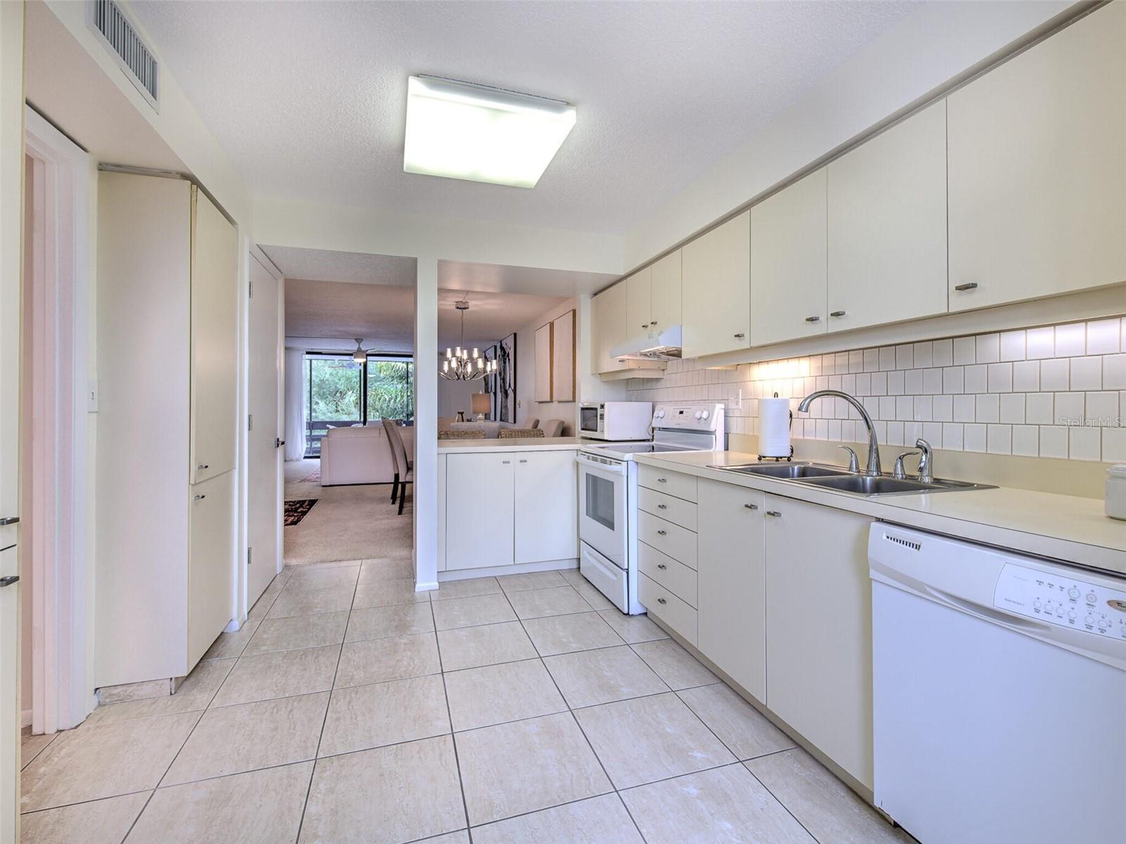 BAYPORT BCH & TEN PH F - Residential Lease