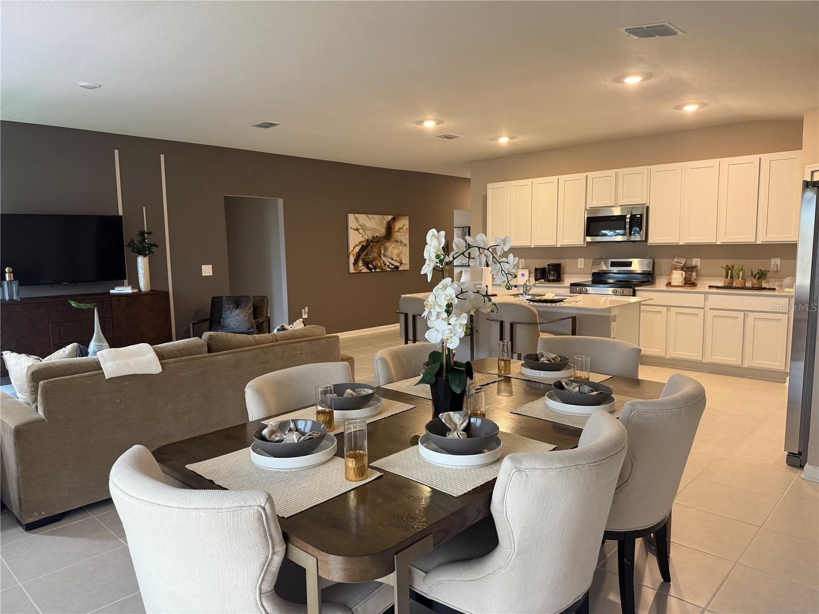 HUNT CLUB/LK WALES PH 1 - Residential Lease