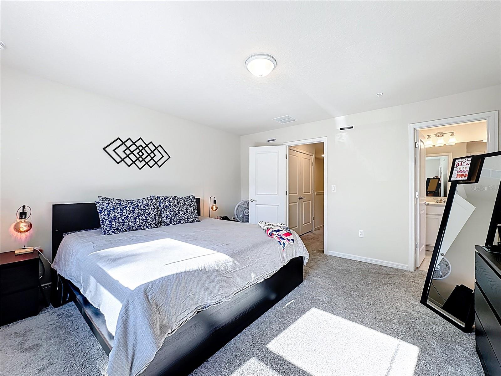 GRAYSON SQUARE - Residential