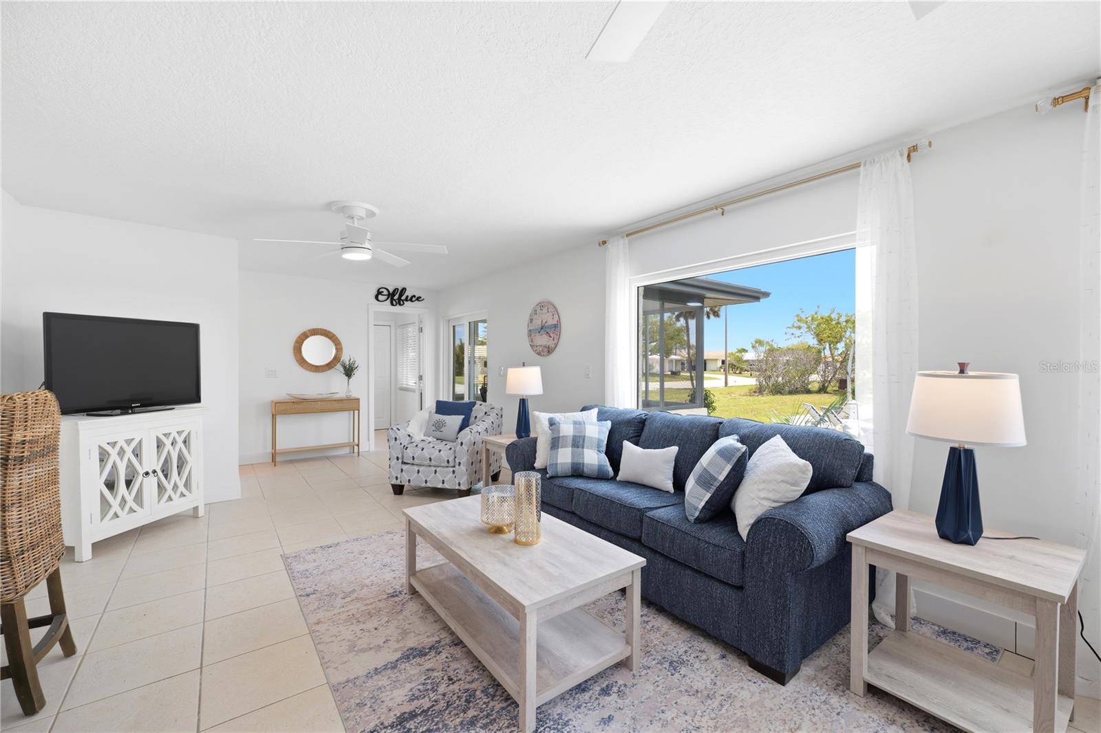 FLOR A MAR - Residential