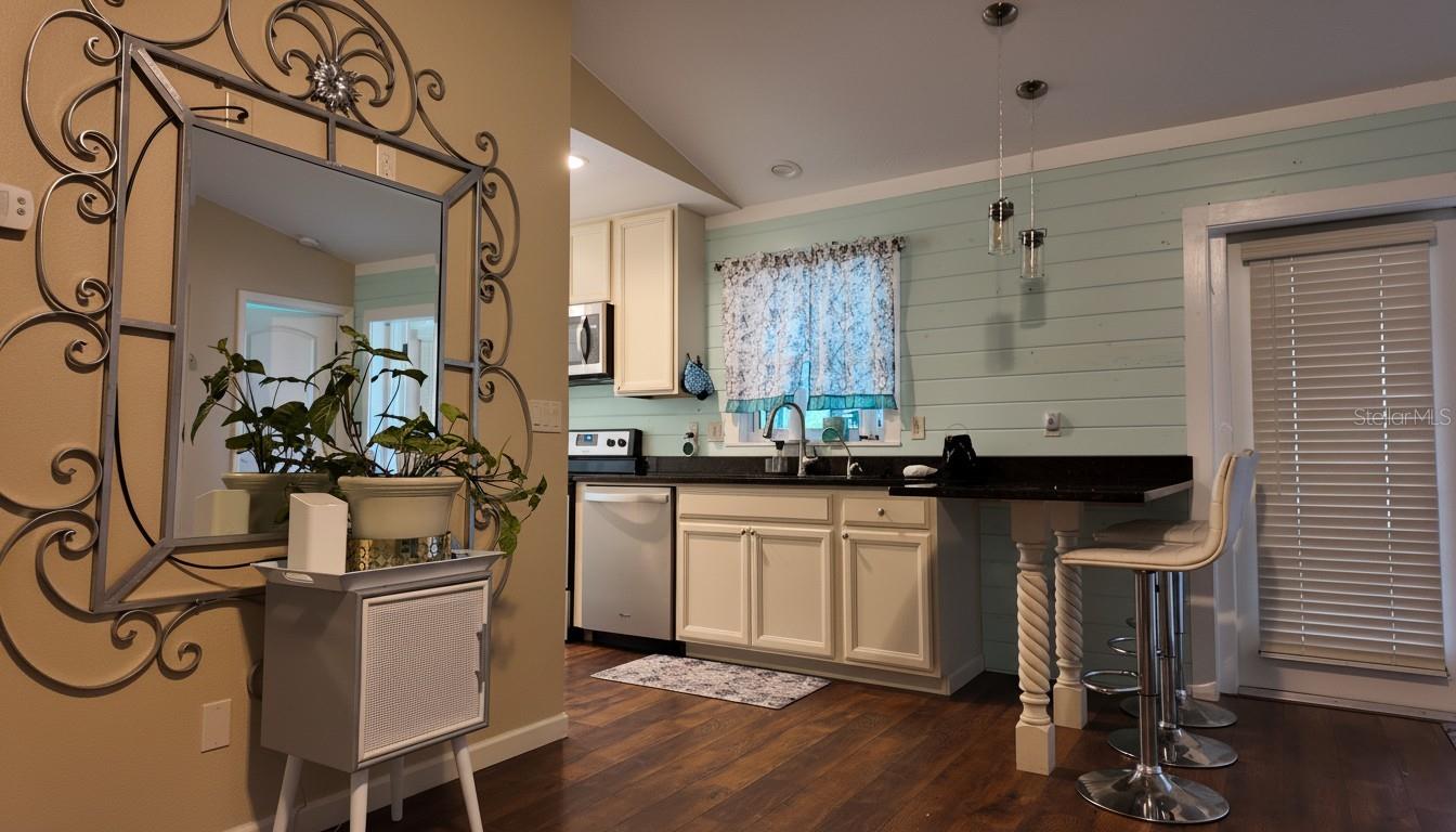 SOUTH VENICE - Residential Lease