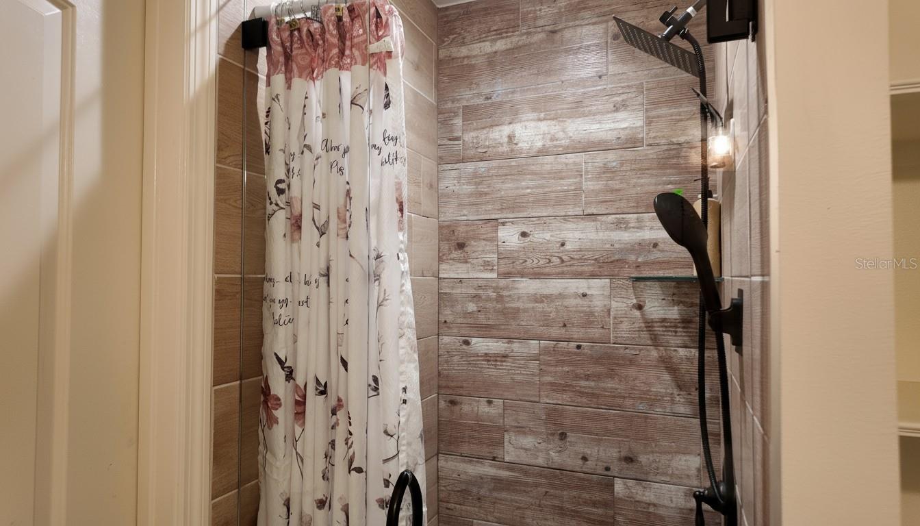 SOUTH VENICE - Residential Lease