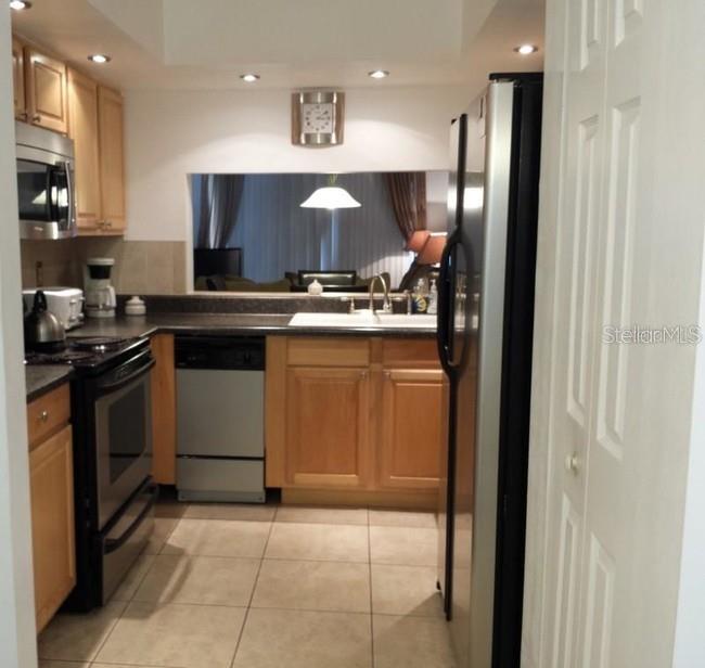 SHOREWALK BATH & TENNIS CLB 7&8 - Residential