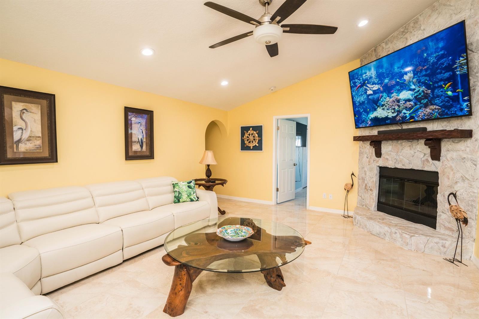 APOLLO BEACH UNIT SIX - Residential