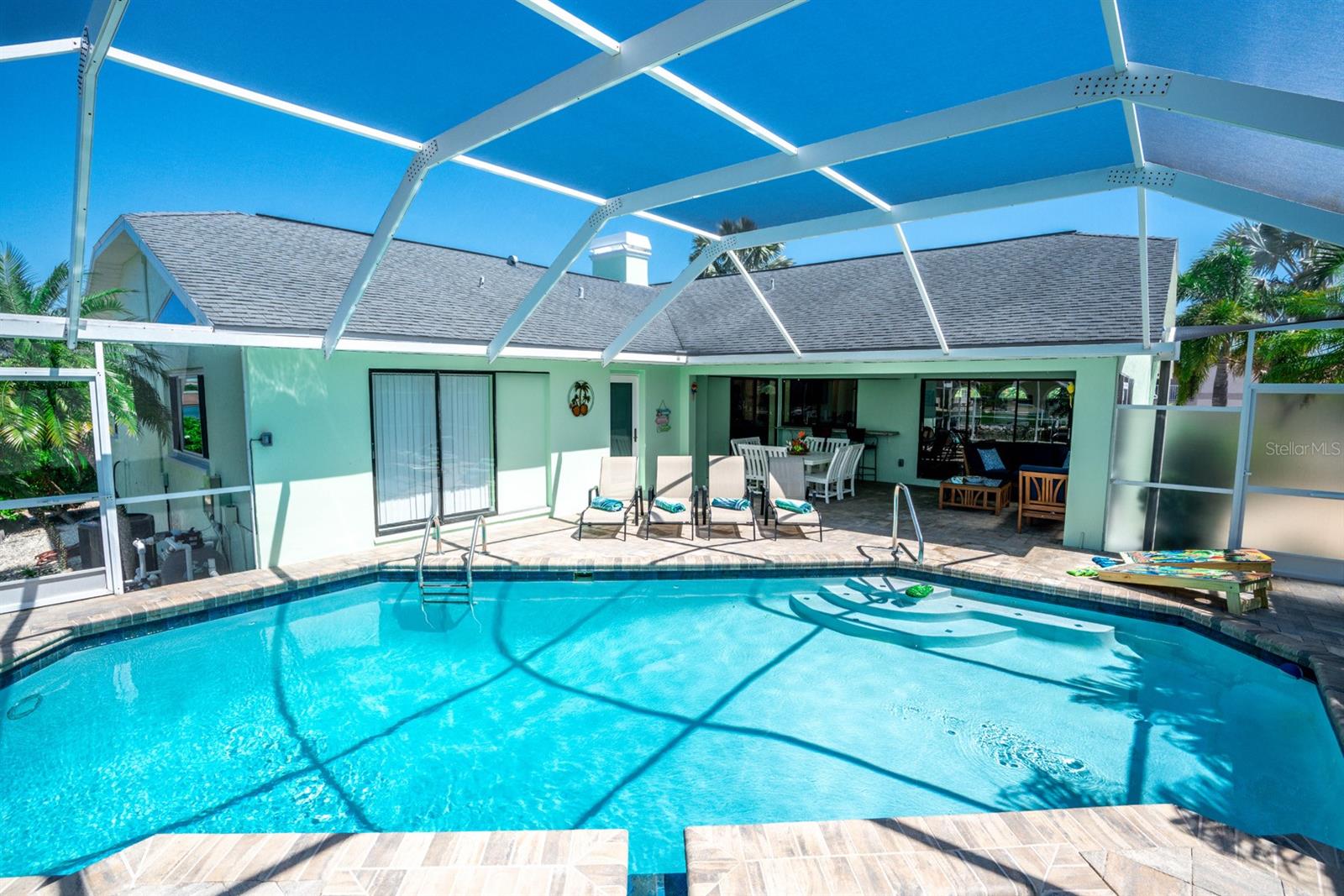 APOLLO BEACH UNIT SIX - Residential