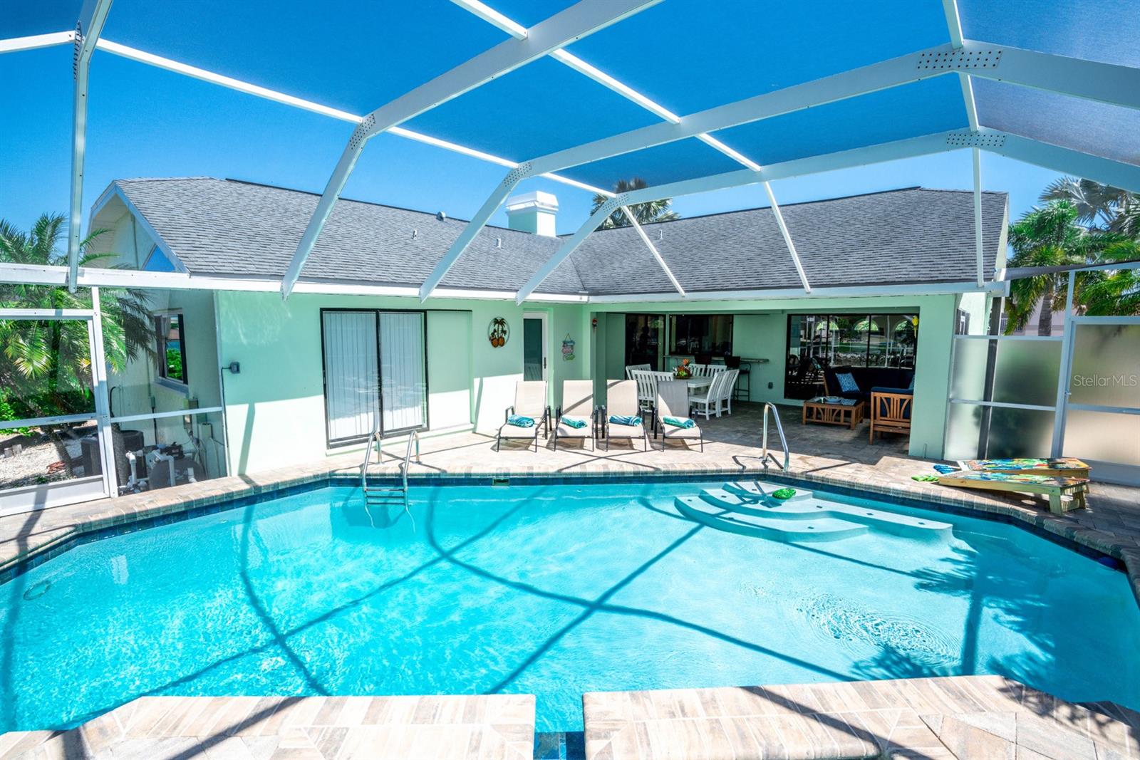 APOLLO BEACH UNIT SIX - Residential