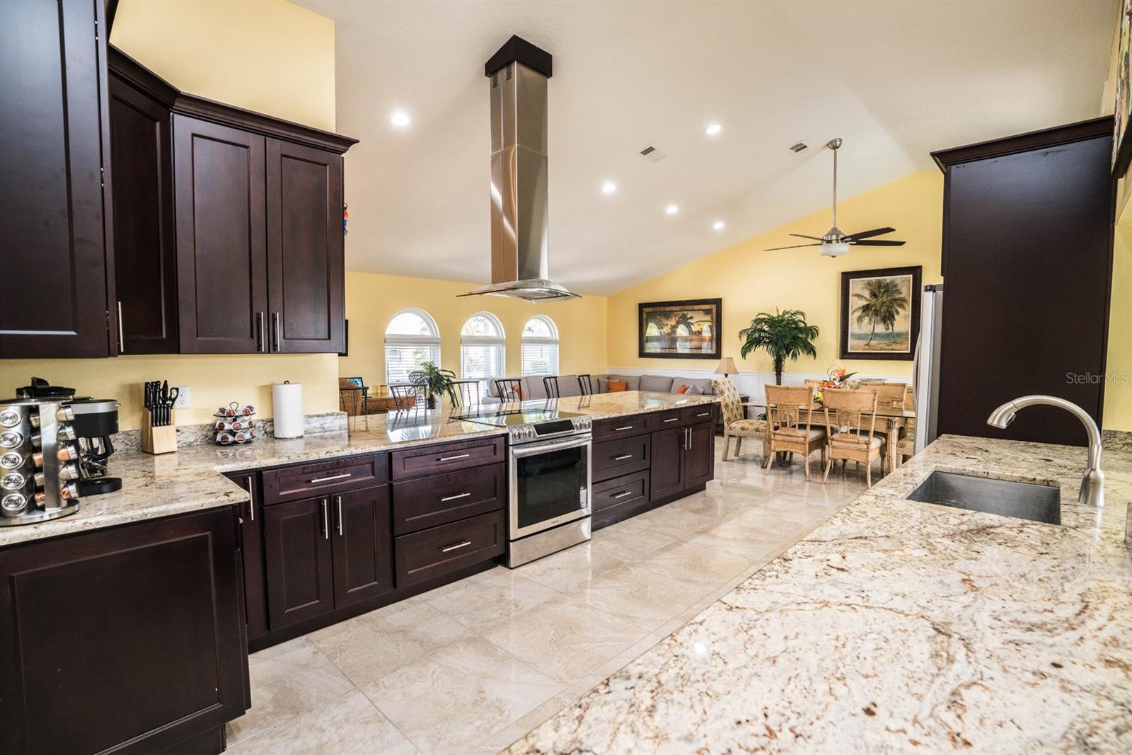 APOLLO BEACH UNIT SIX - Residential