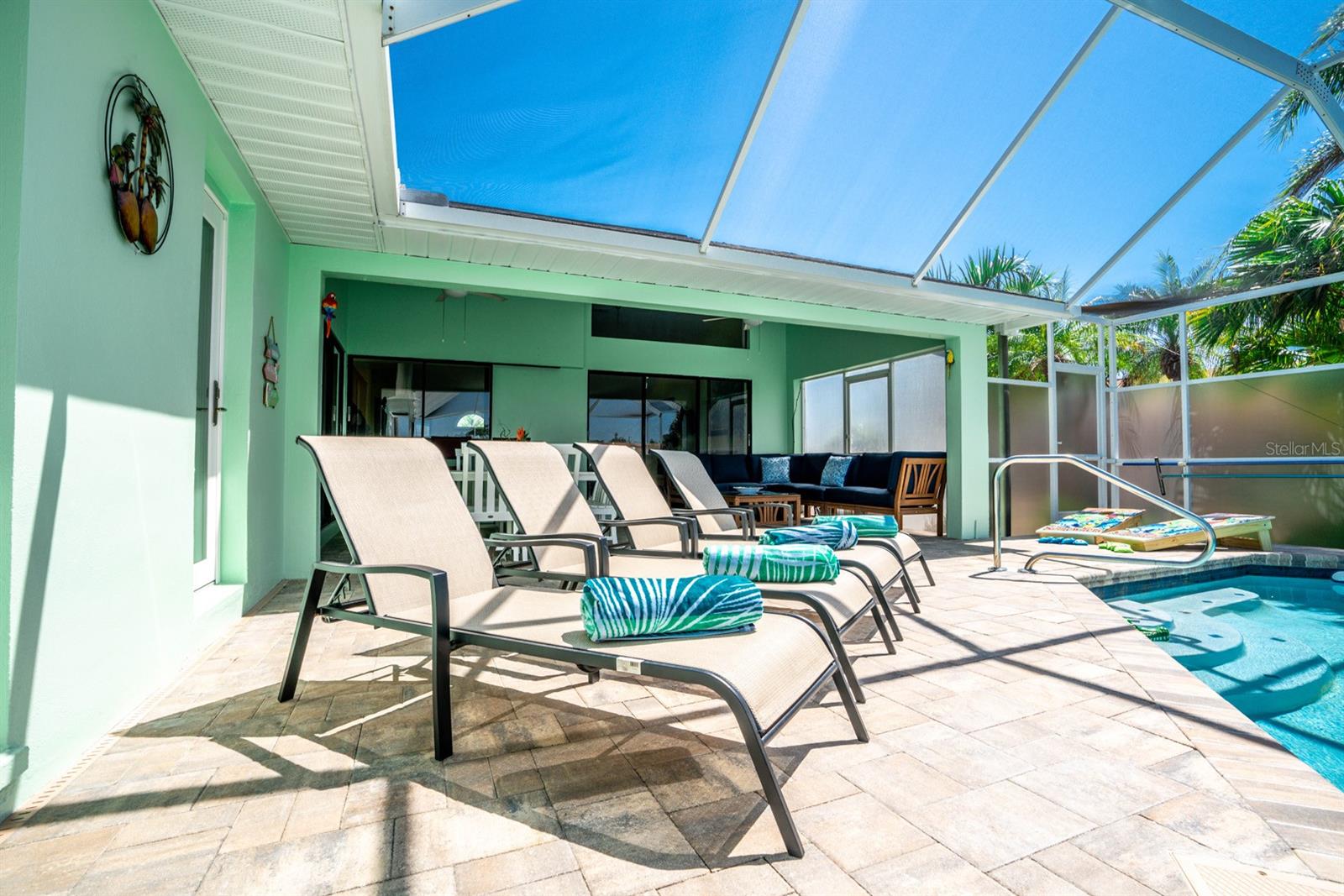 APOLLO BEACH UNIT SIX - Residential