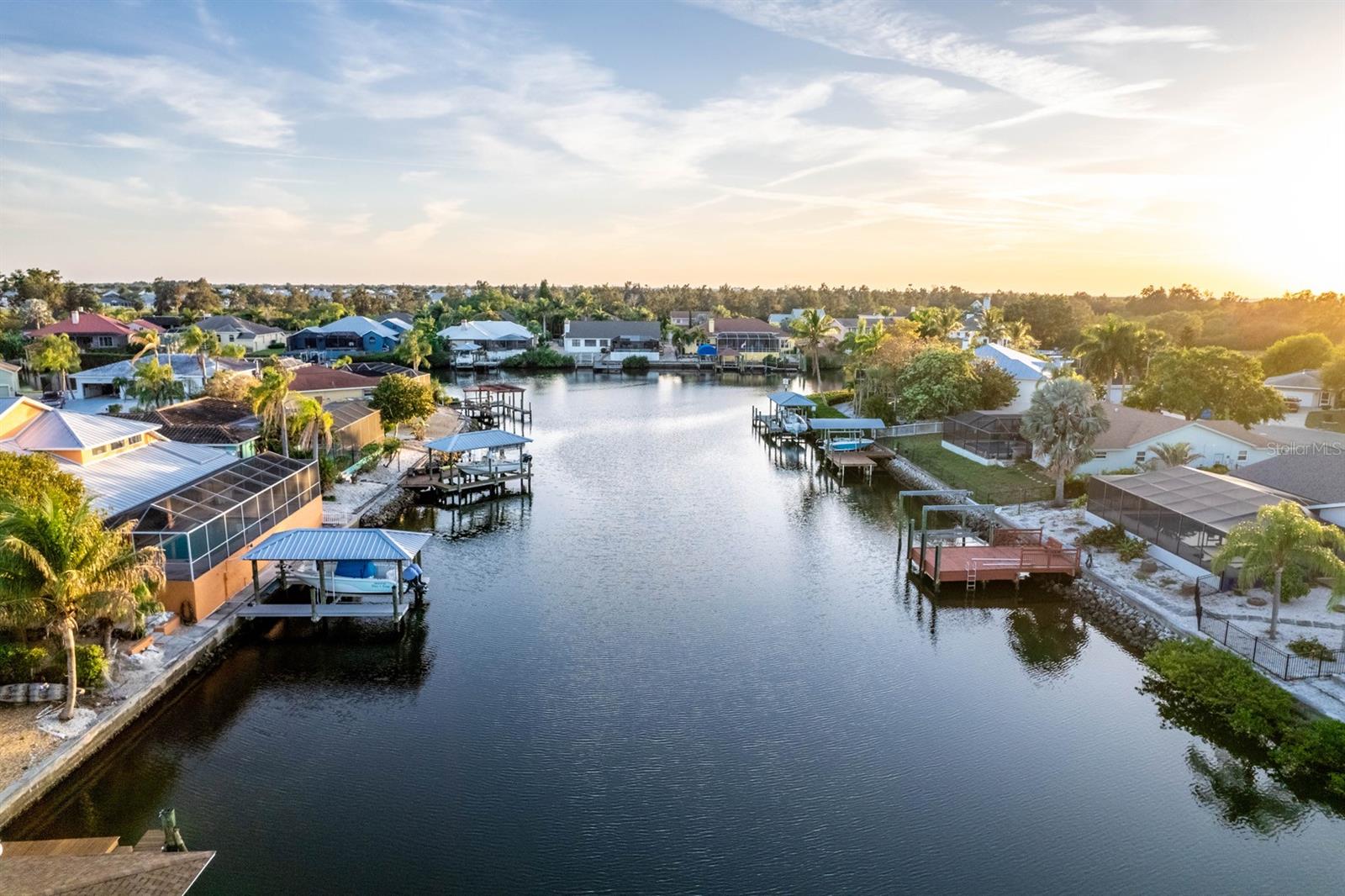 APOLLO BEACH UNIT SIX - Residential