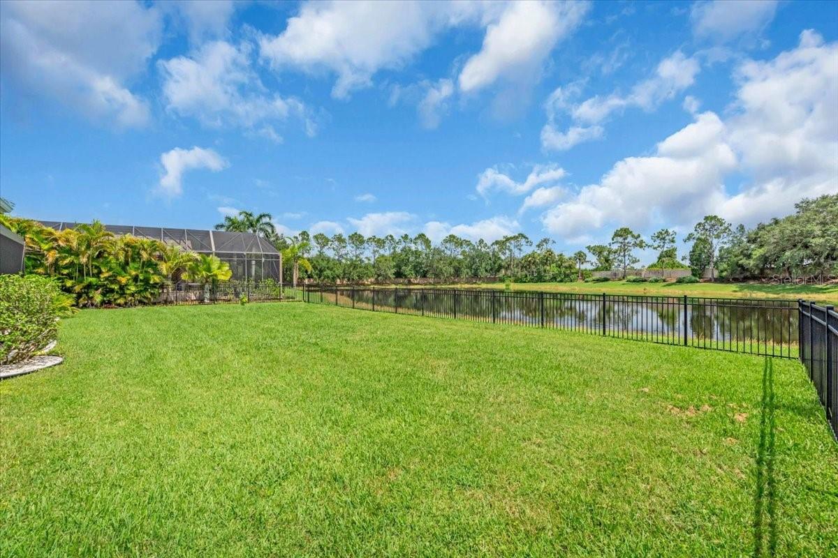 1438 BRAMBLING COURT