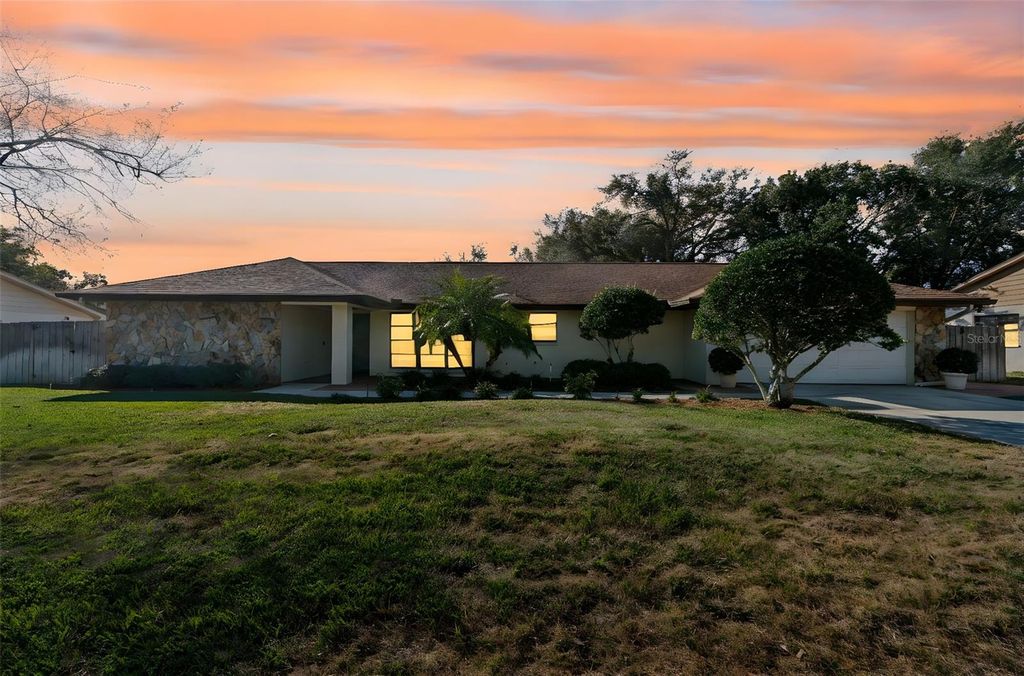 Photo of 6611 Peachtree Drive, Temple Terrace, FL 33617 (MLS # TB8466951)