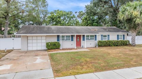 A home in VALRICO