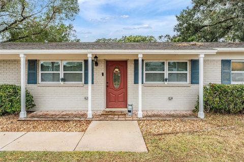 A home in VALRICO