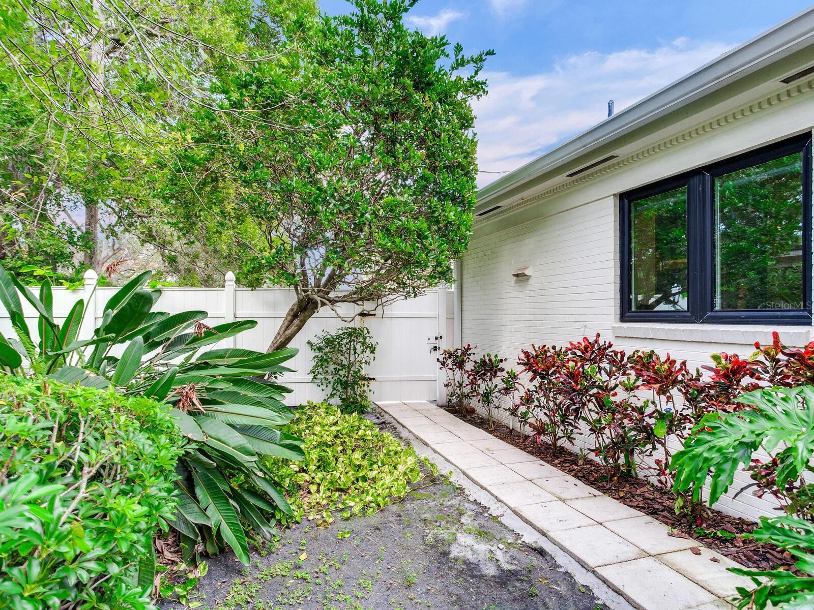 GOLF VIEW PARK 11 PAGE 72 - Residential Lease