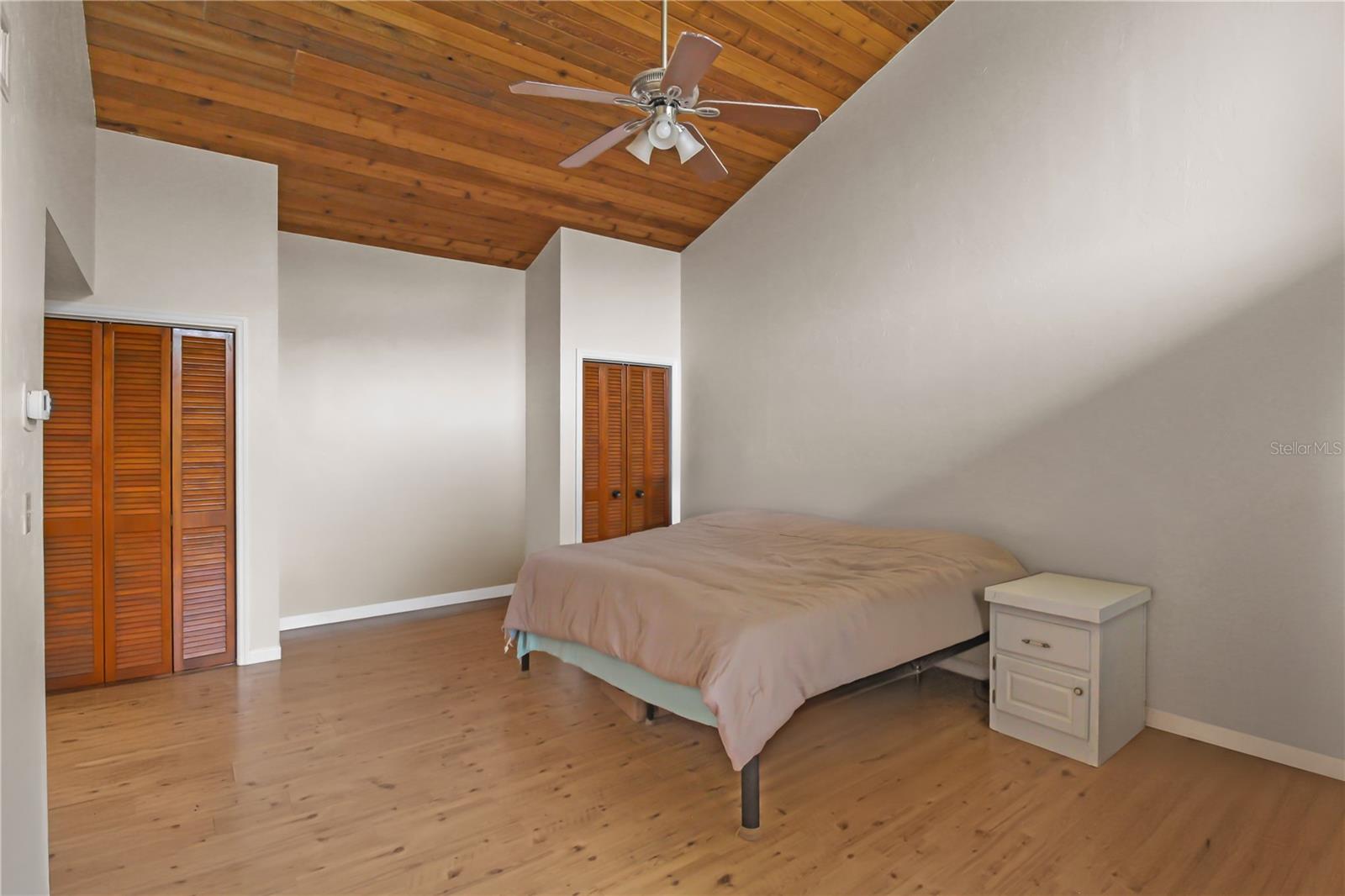 GRENELEFE CAMELOT CONDO UNIT 05 PH 01 - Residential