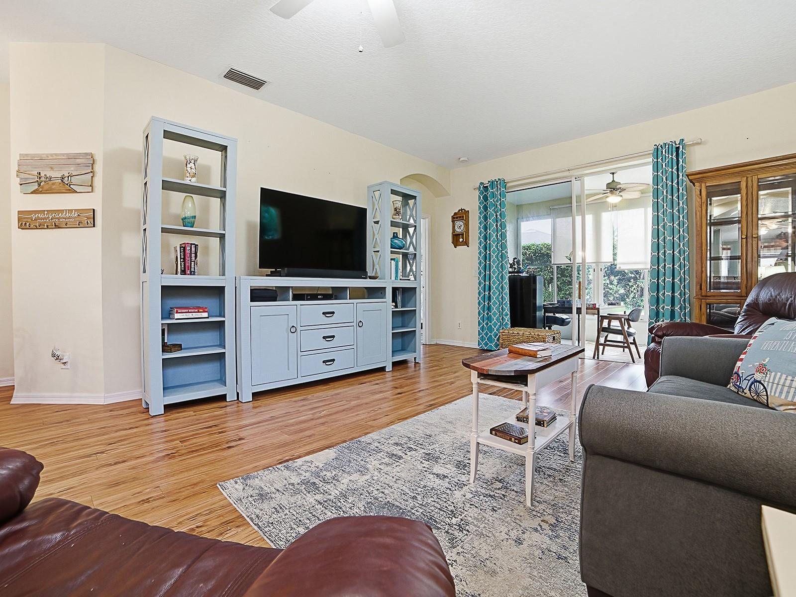 ROYAL HARBOR - Residential