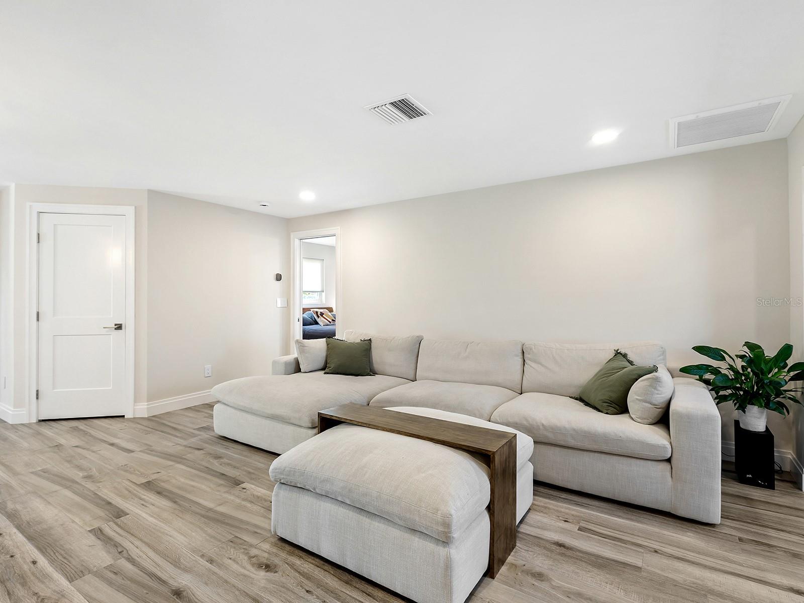 5354 KNOLLWOOD PLACE