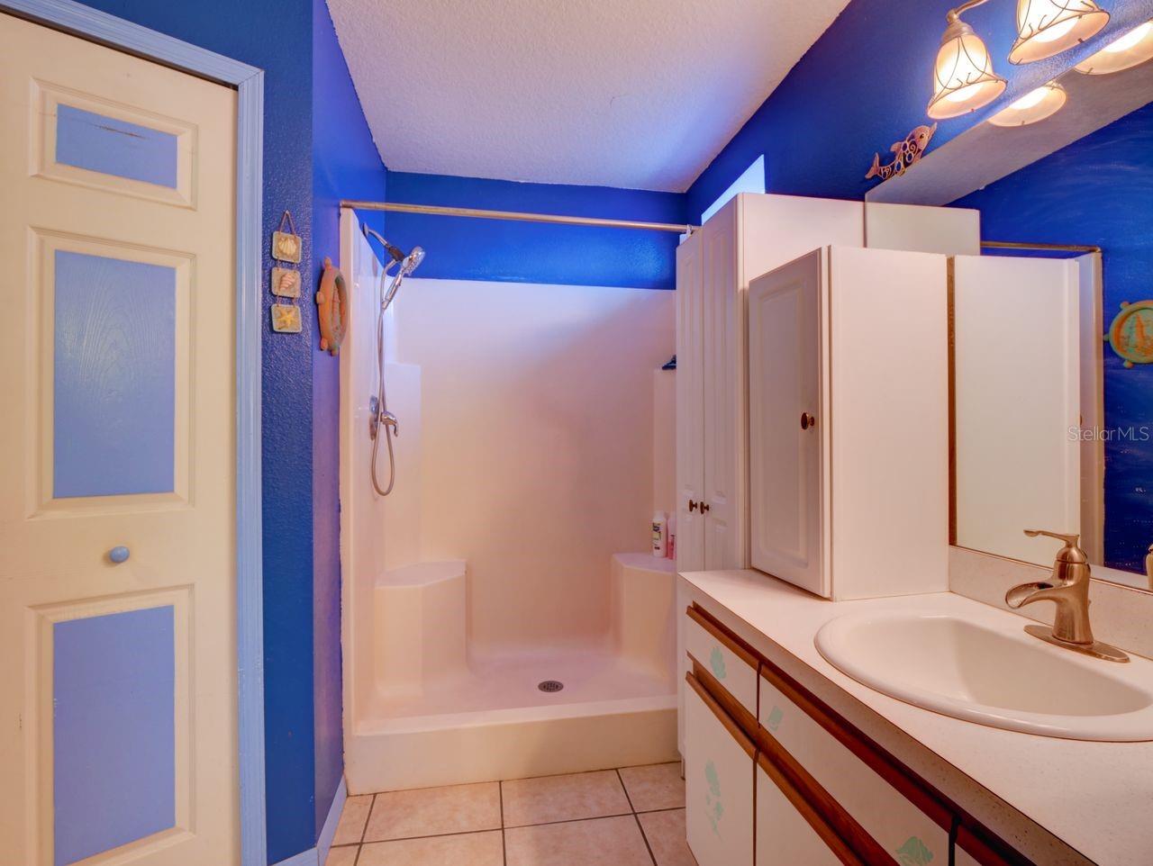 ROYAL RIDGE PH 01 - Residential