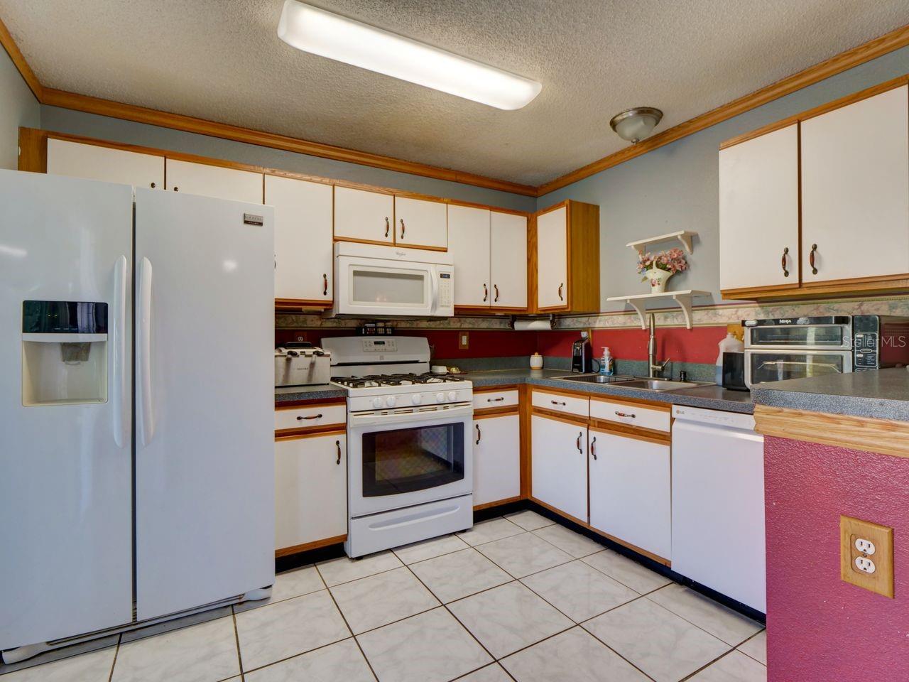 ROYAL RIDGE PH 01 - Residential