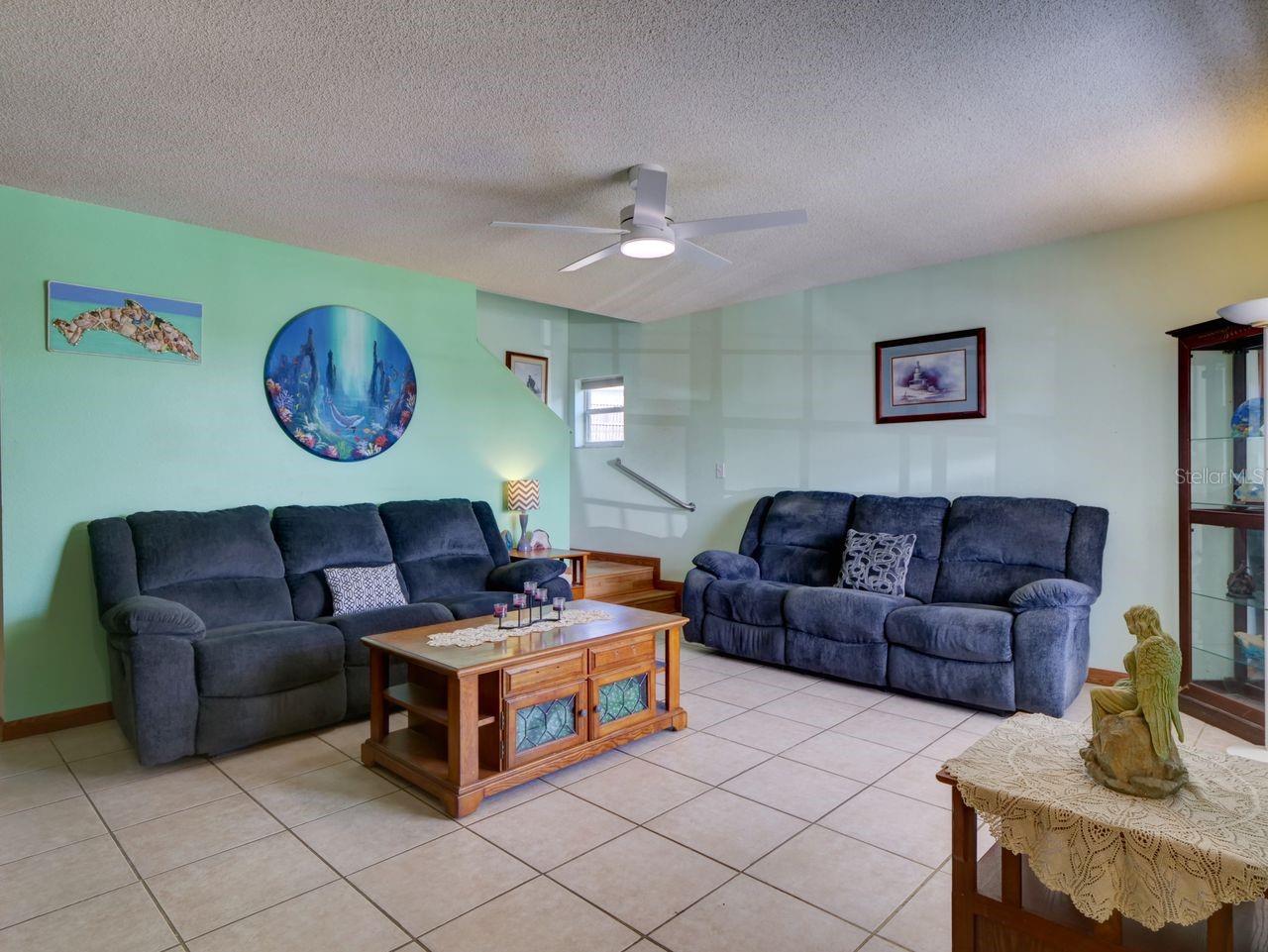 ROYAL RIDGE PH 01 - Residential