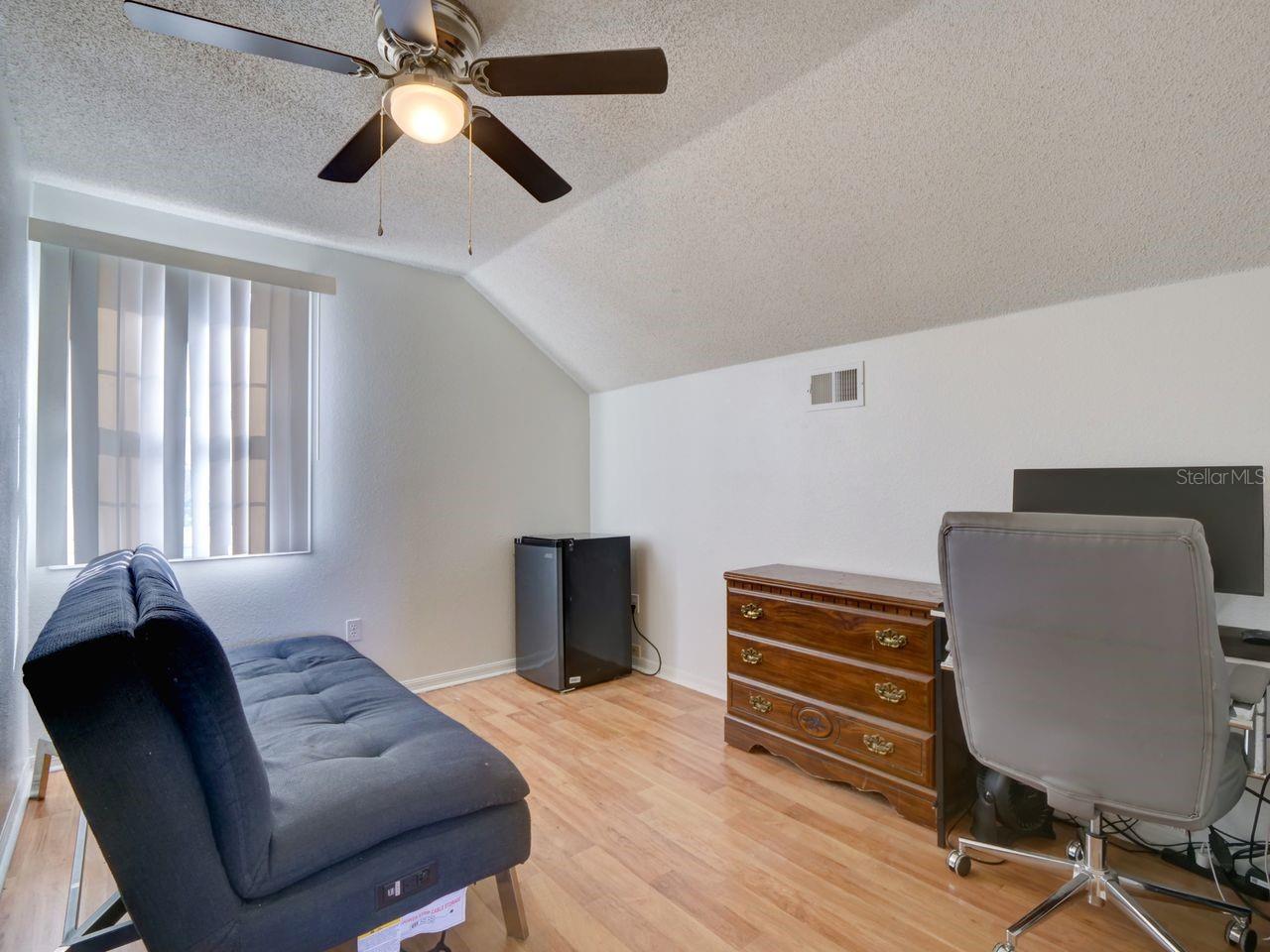 ROYAL RIDGE PH 01 - Residential